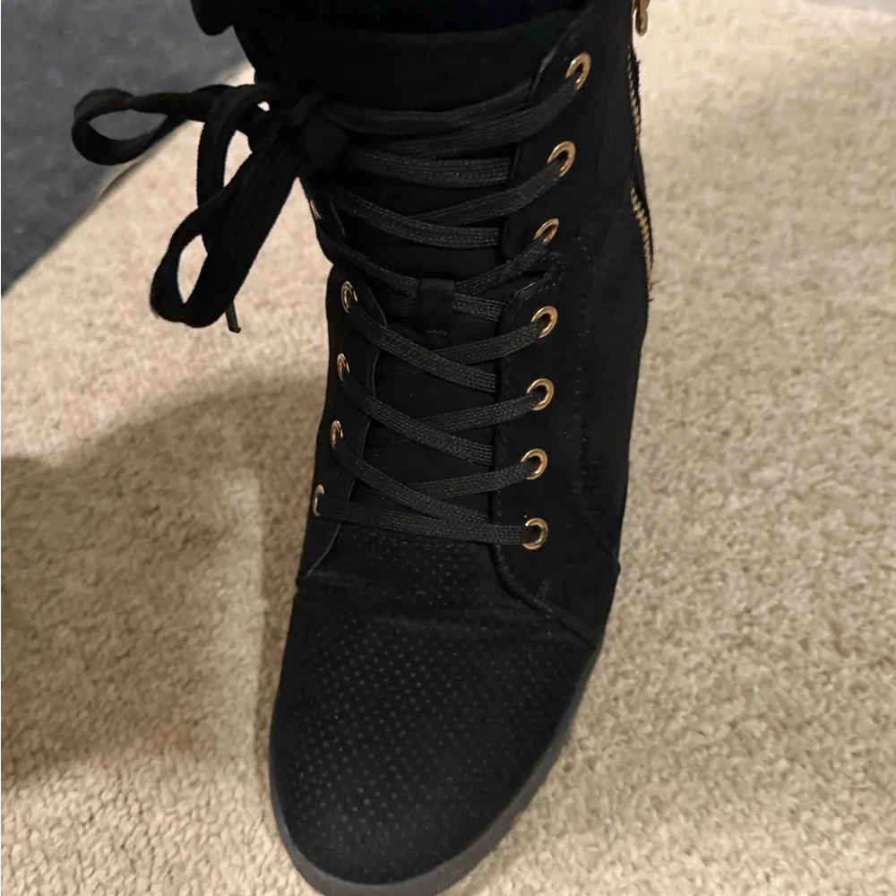 Stylish Black Ankle Boots with Gold Accents - Picture 5 of 6